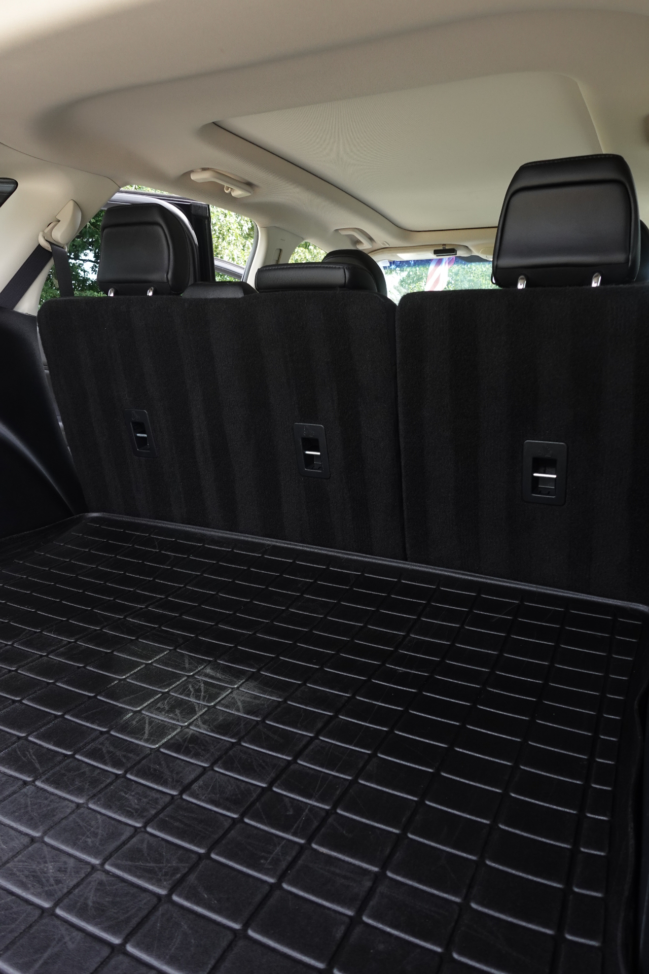 Ford Edge rear cargo area and folded third-row seatbacks cleaned and vacuumed after a full interior detail